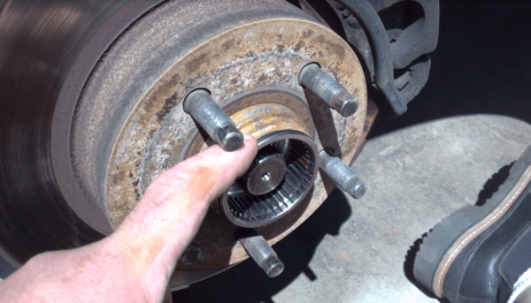 Rubber o-ring Ford Ranger locking hub installation picture